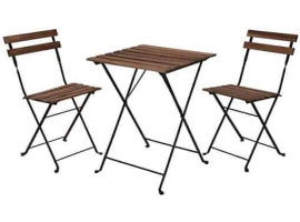 TABLE EN BOIS ET MÉTAL + 2 CHAISES PLIANTES